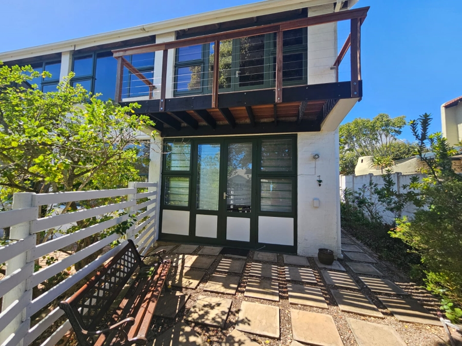 5 Bedroom Property for Sale in Herolds Bay Western Cape